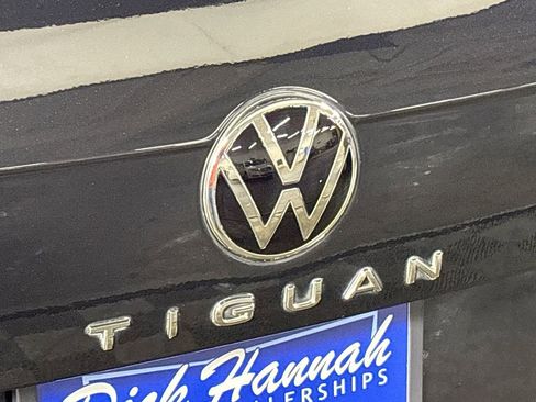 Certified 2022 Volkswagen Tiguan SE w/ Panoramic Sunroof Package image 25