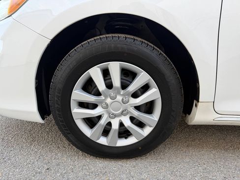 Used 2013 Toyota Camry LE FWD image 13