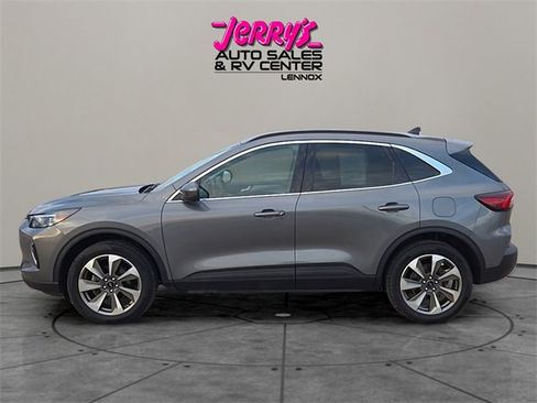 Used 2023 Ford Escape Platinum image 2