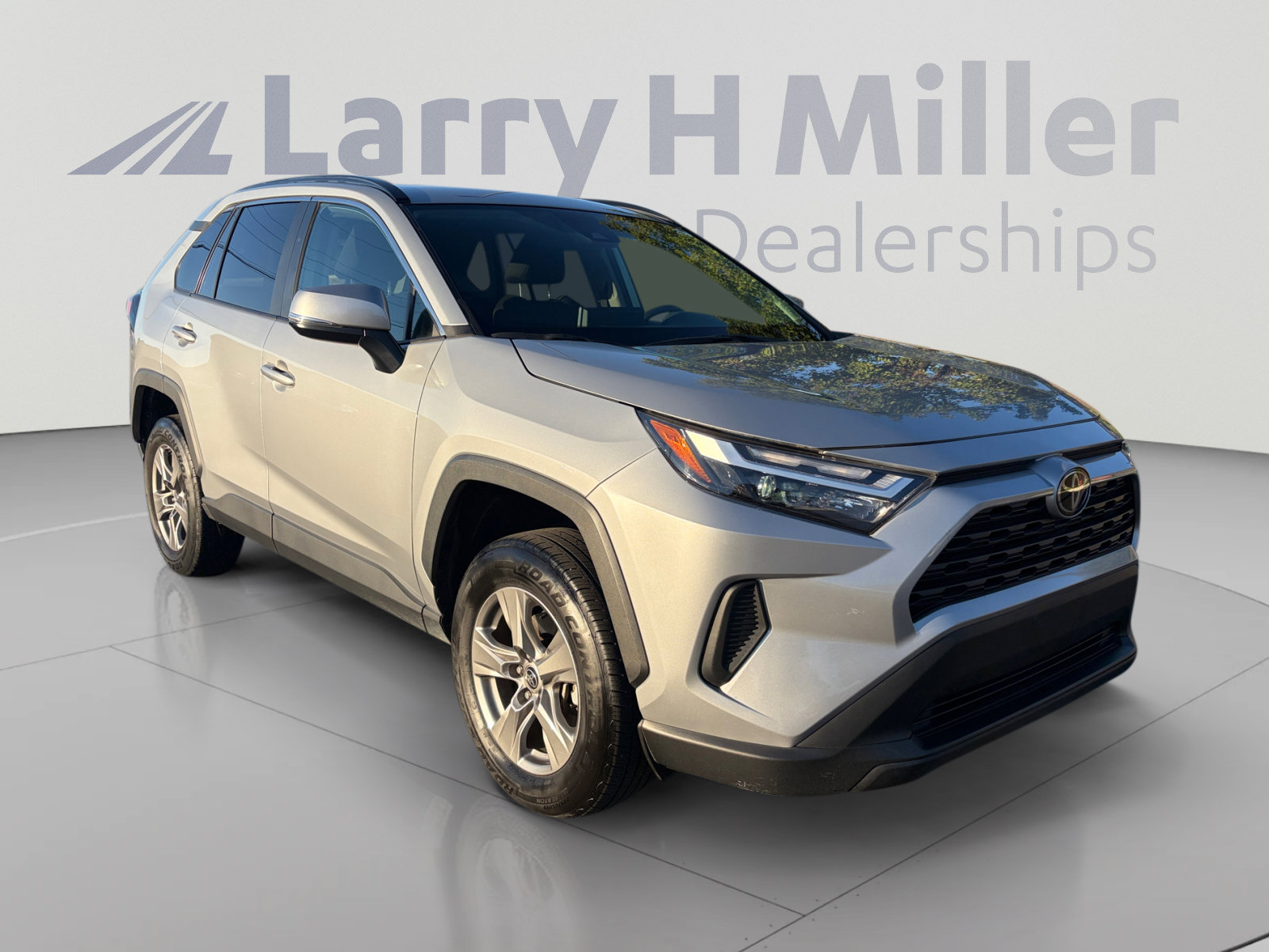Used 2024 Toyota RAV4 XLE AWD/4WD image 7