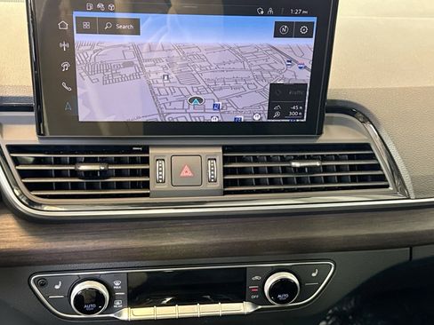 Used 2025 Audi Q5 e Premium Plus w/ Premium Plus Package AWD/4WD image 13