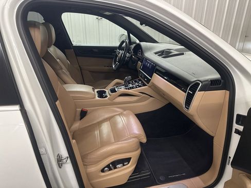 Used 2019 Porsche Cayenne S image 39