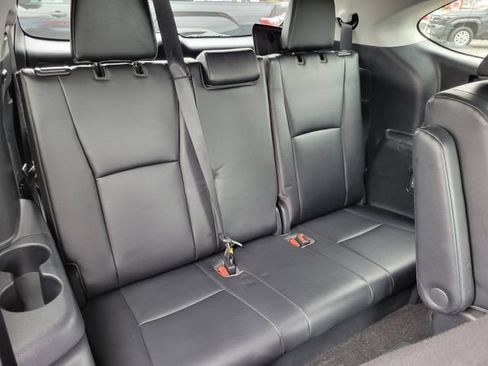 Used 2023 Toyota Highlander XLE FWD image 24