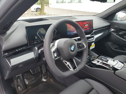 New 2026 BMW 530i xDrive w/ M Sport Package AWD/4WD image 10