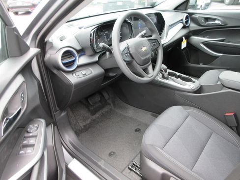 New 2026 Chevrolet Trax LS w/ LS Convenience Package FWD image 11