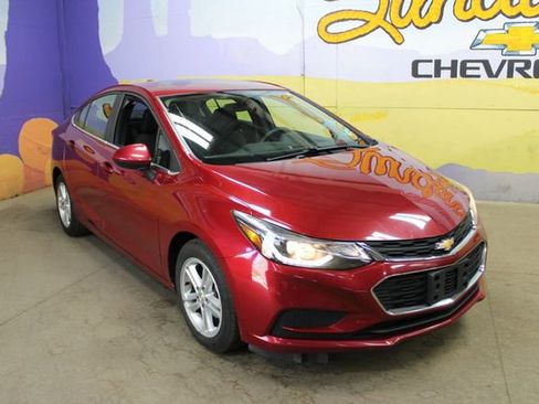 Used 2017 Chevrolet Cruze LT w/ LT True North Edition FWD image 4