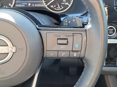 Used 2022 Nissan Pathfinder SV w/ SV Premium Package FWD image 30