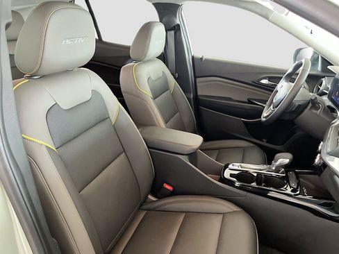 Used 2025 Chevrolet Trax ACTIV w/ Sunroof Package FWD image 29
