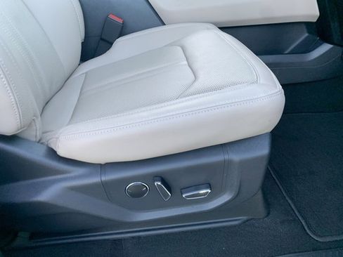 Used 2024 Ford Expedition Limited image 35