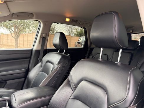 Used 2022 Nissan Pathfinder SL w/ Lighting Package (N92) image 10