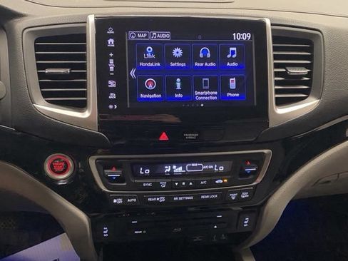 Used 2018 Honda Pilot Touring image 35