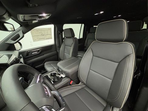 New 2025 GMC Yukon XL Elevation w/ LPO, Yukon Black Package image 27