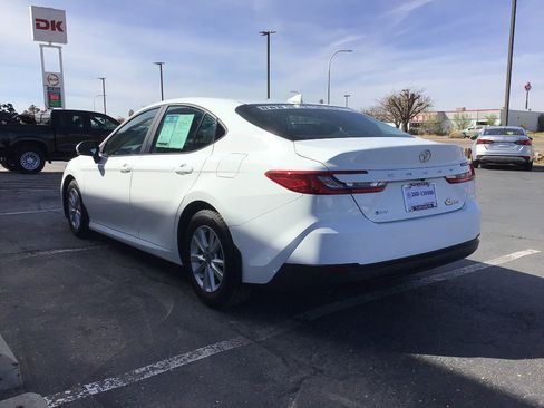 Used 2025 Toyota Camry LE image 4
