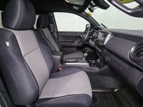 Used 2021 Toyota Tacoma TRD Sport w/ TRD Premium Sport Package AWD/4WD image 16
