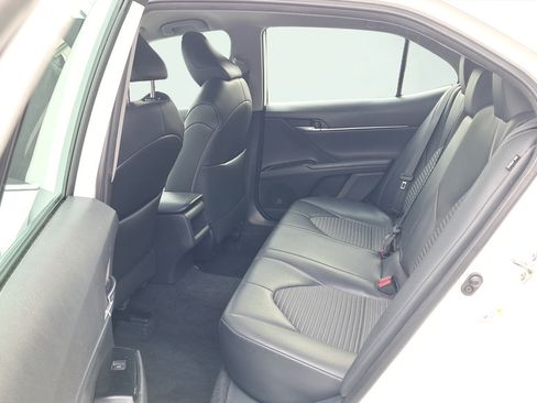 Used 2019 Toyota Camry SE w/ Carpet Mat Package FWD image 12