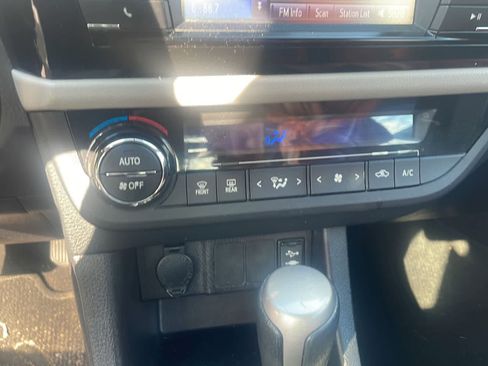 Used 2016 Toyota Corolla LE image 15