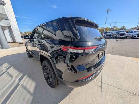 New 2025 Jeep Grand Cherokee Limited w/ Black Appearance Package image 6