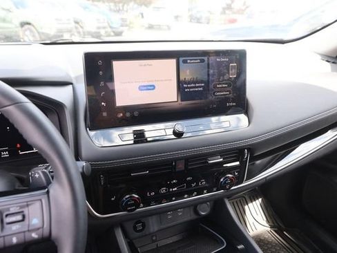 Certified 2025 Nissan Rogue SL w/ Tech Package AWD/4WD image 17