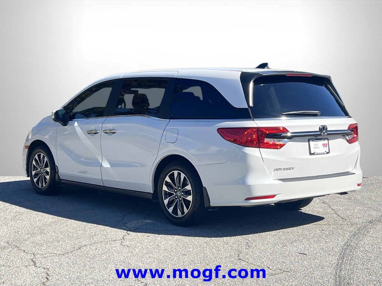 Used 2024 Honda Odyssey EX-L image 2