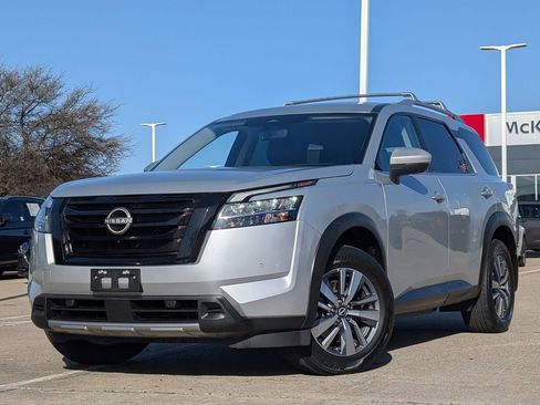 Certified 2024 Nissan Pathfinder SL w/ Black Appearance Package image 2