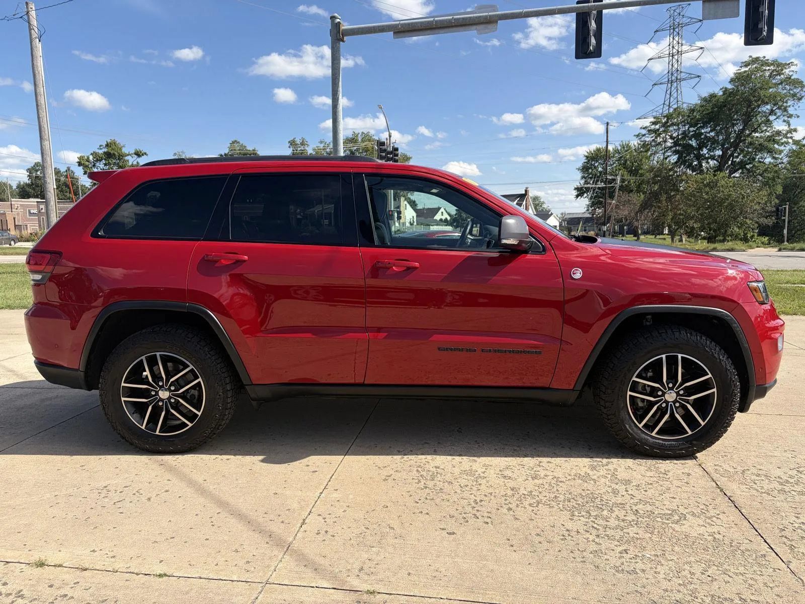 Used 2017 Jeep Grand Cherokee Trailhawk w/ Trailhawk Luxury Group AWD/4WD image 4