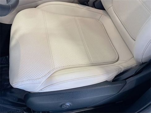 Used 2025 Mercedes-Benz GLC 300 4MATIC image 20