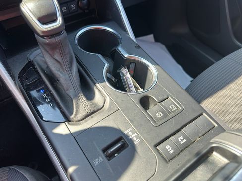 Used 2021 Toyota Highlander LE image 23