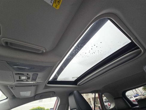 Used 2022 Toyota RAV4 XLE Premium image 34