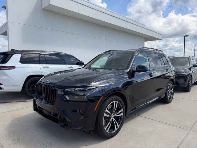 Used 2026 BMW X7 xDrive40i w/ M Sport Package AWD/4WD image 1