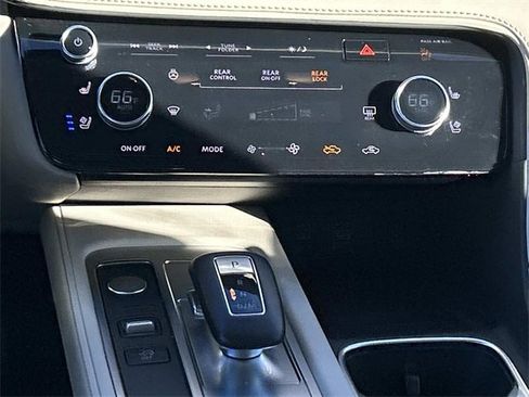 Used 2025 INFINITI QX60 Luxe w/ Cargo Package image 28