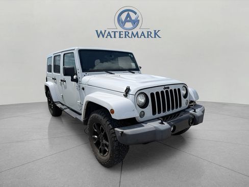 Used 2018 Jeep Wrangler Unlimited Sahara AWD/4WD image 12