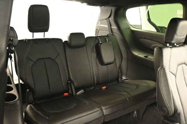 New 2027 Chrysler Pacifica Select AWD/4WD image 22
