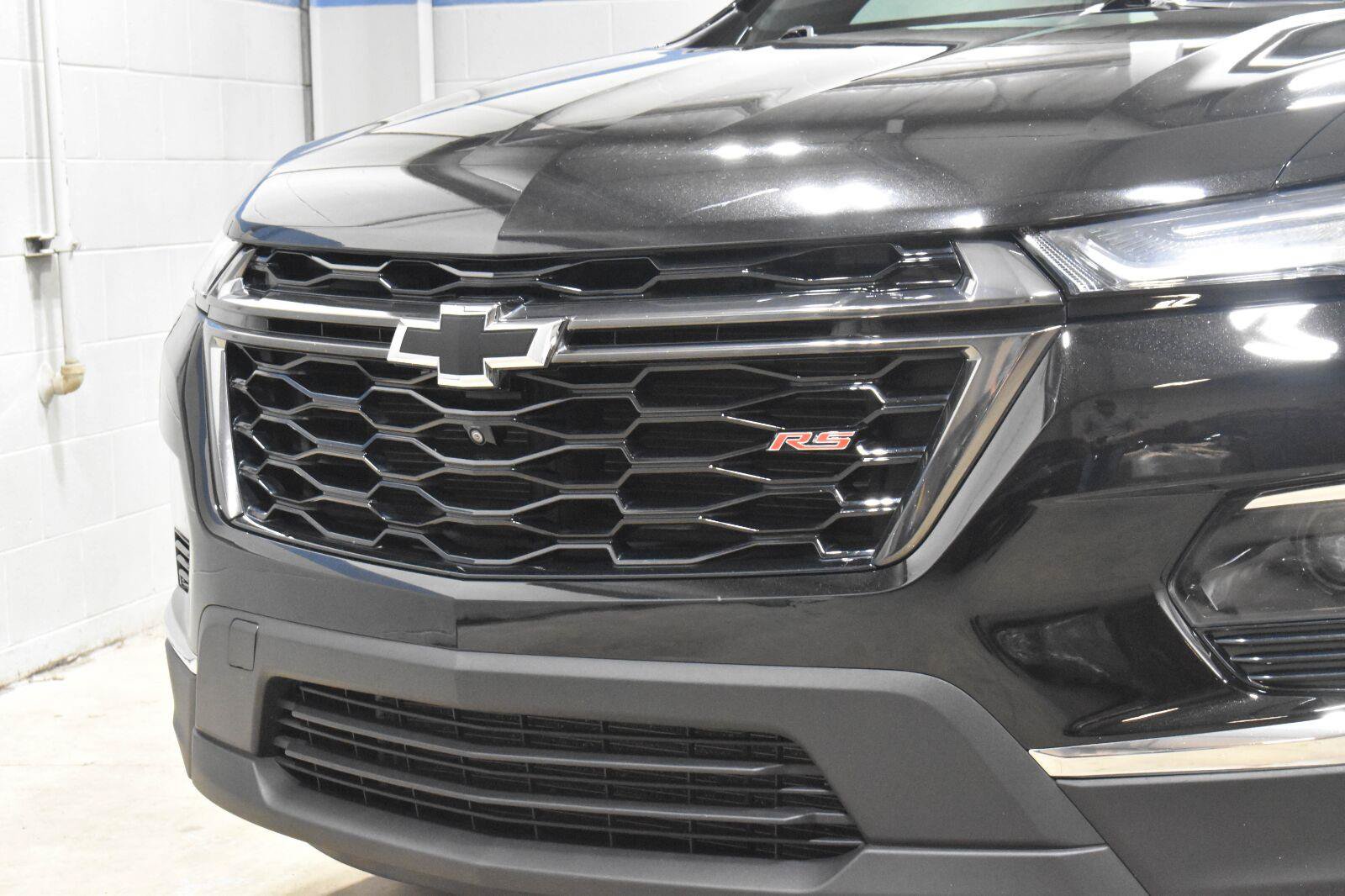 Used 2023 Chevrolet Traverse RS w/ LPO, Floor Liner Package FWD image 33