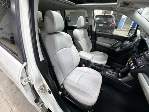 Used 2017 Subaru Forester 2.5i Premium image 16