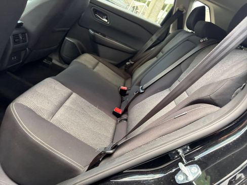 Used 2025 Nissan Rogue SV FWD image 35