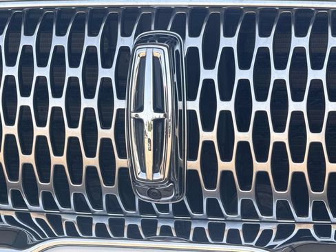 Certified 2023 Lincoln Nautilus Reserve w/ Equipment Group 201A AWD/4WD image 9