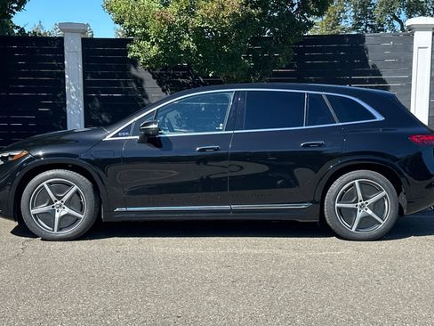 Used 2023 Mercedes-Benz EQS 580 4MATIC SUV image 2