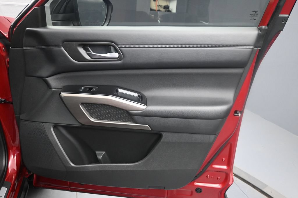 Used 2024 Nissan Pathfinder Platinum FWD image 32