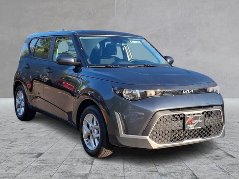 Used 2023 Kia Soul S FWD image 3