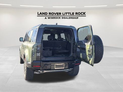 New 2026 Land Rover Defender 110 X-Dynamic SE image 12