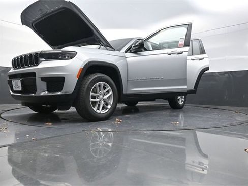 New 2025 Jeep Grand Cherokee L Laredo image 27