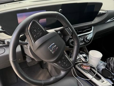 Used 2025 Buick Envista Sport Touring w/ Convenience I Package FWD image 10