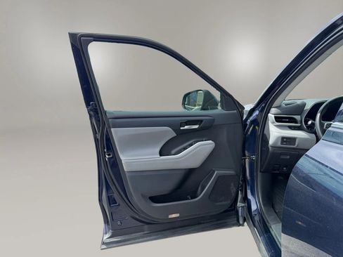 Used 2021 Toyota Highlander XLE image 14