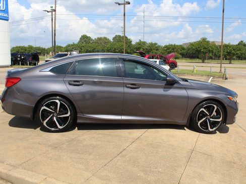 Used 2019 Honda Accord Sport image 4