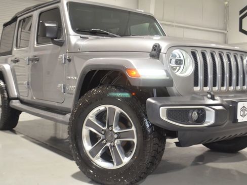 Used 2018 Jeep Wrangler Unlimited Sahara AWD/4WD image 3