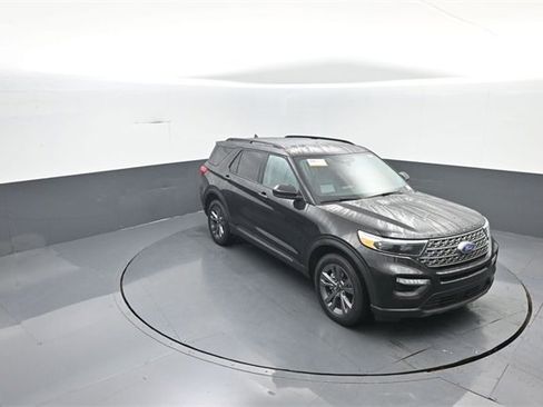 Certified 2023 Ford Explorer XLT w/ Equipment Group 202A image 19