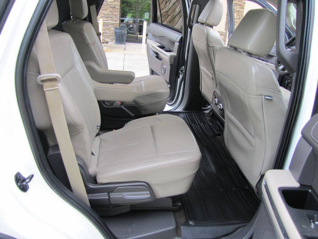 Used 2021 Ford Expedition XLT RWD image 18