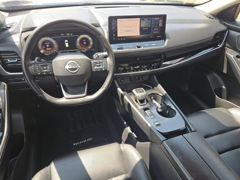 Certified 2026 Nissan Rogue SL FWD image 15