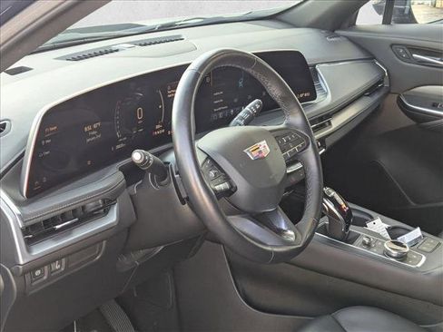 Used 2025 Cadillac XT4 Premium Luxury FWD image 9