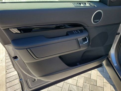 New 2025 Land Rover Discovery S image 23